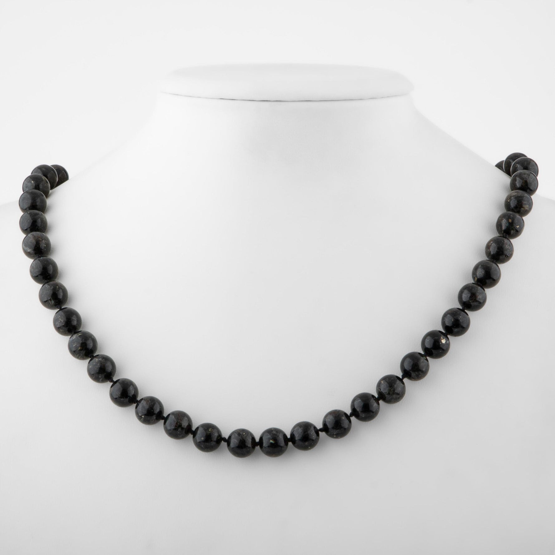 Nuummite 8 mm Düğümlü Doğal Taş Kolye