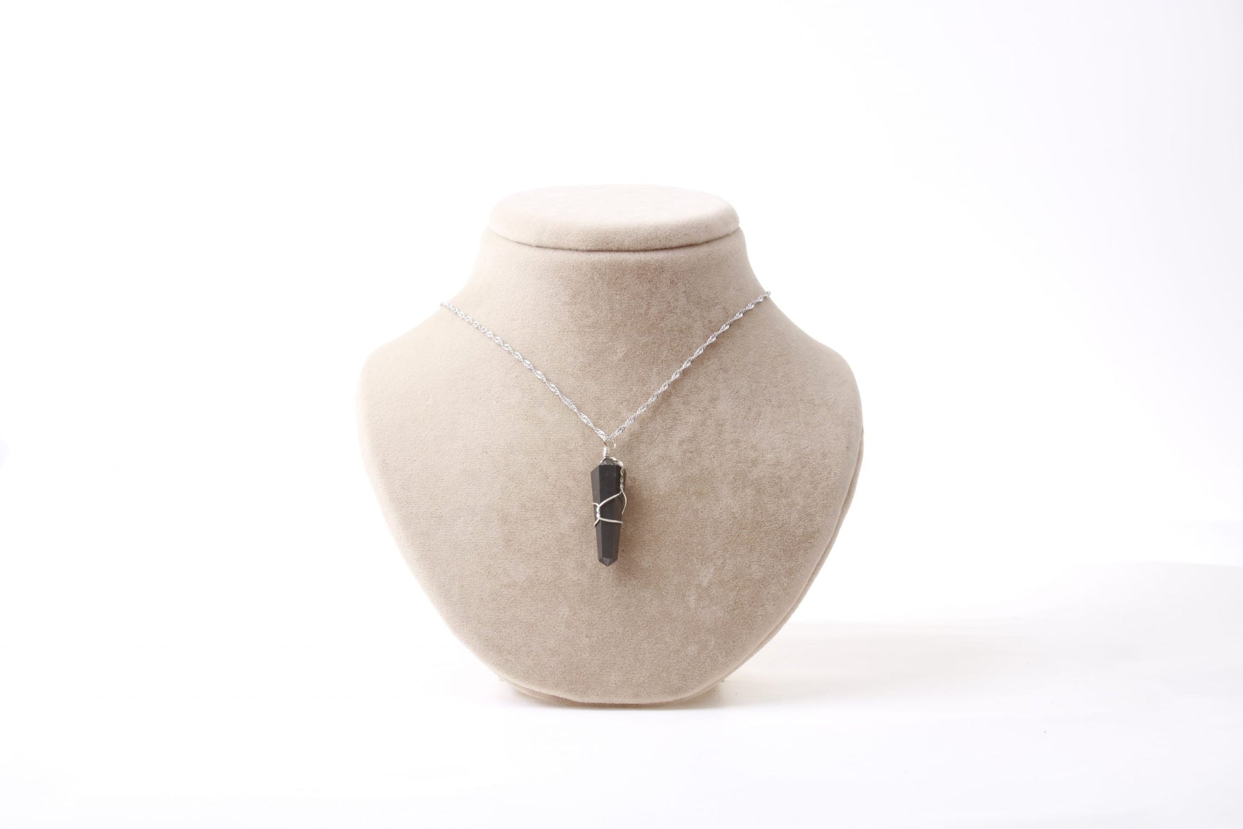 Obsidyen Doğal Taş Kolye Ucu 3x1 cm, Gümüş Zincir