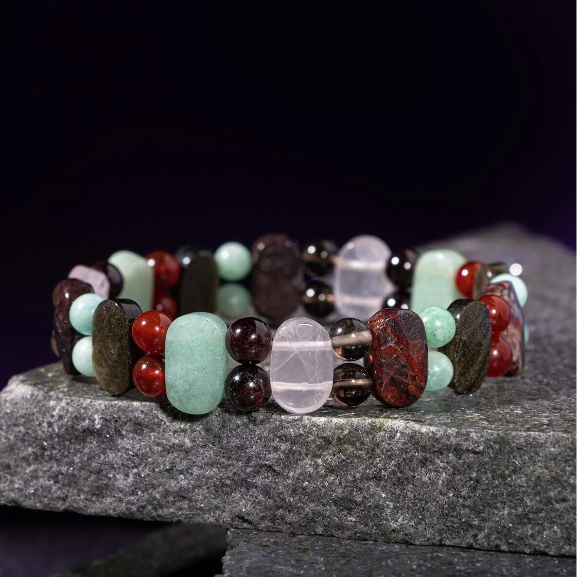 Başak Burcu Bileklik Amazonit, Bordo Granat Lal, Dumanlı Kuvars, Golden Obsidyen, Jasper, Kırmızı Akik, Pembe Kuvars, Yeşil Aventurin