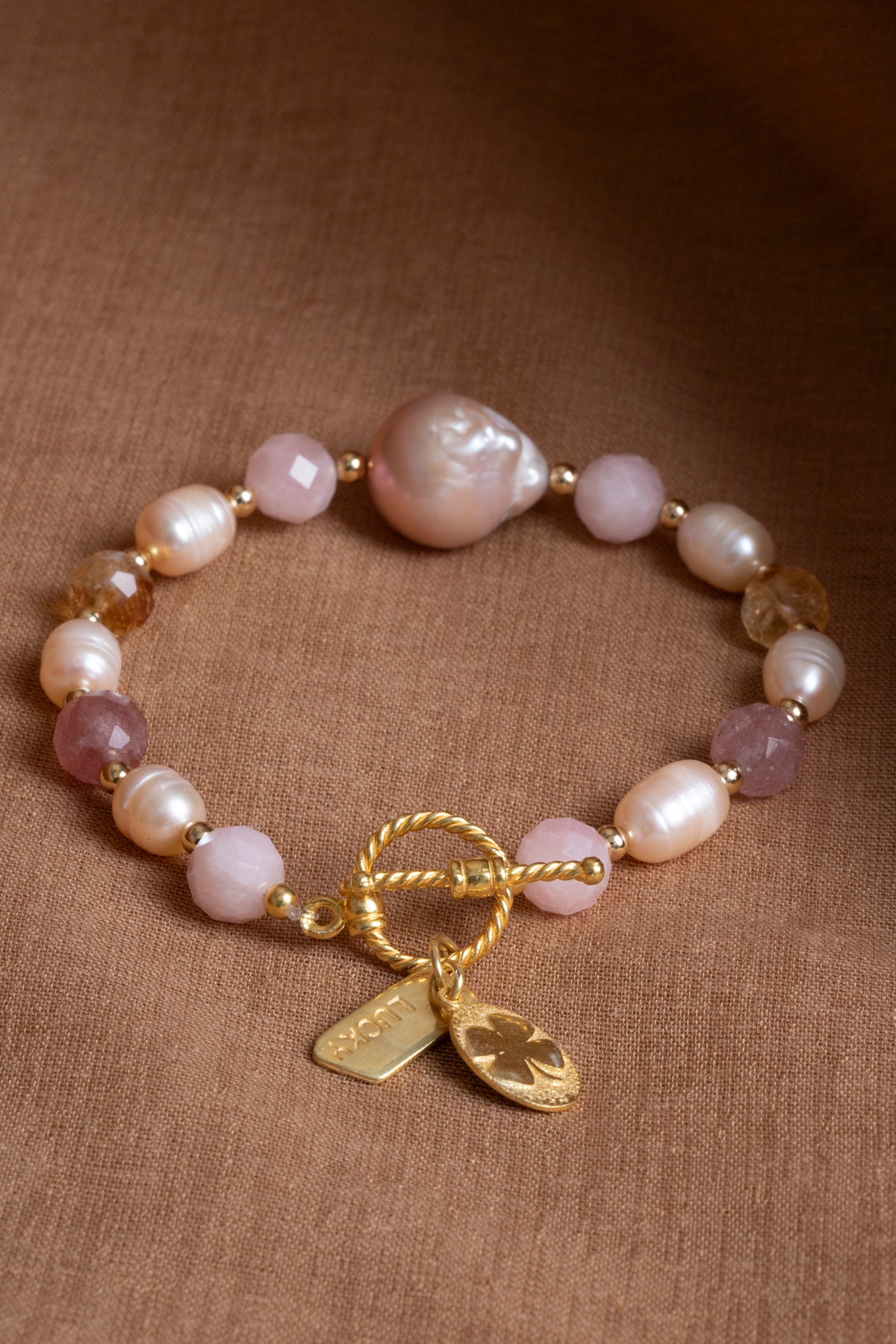 Sertifikalı Mai Bileklik-Barok İnci, Sitrin, Pembe Kuvars, Çilek Kuvars Gümüş Charm ve Aparatlı Doğal Taş Bileklik (SK:074)