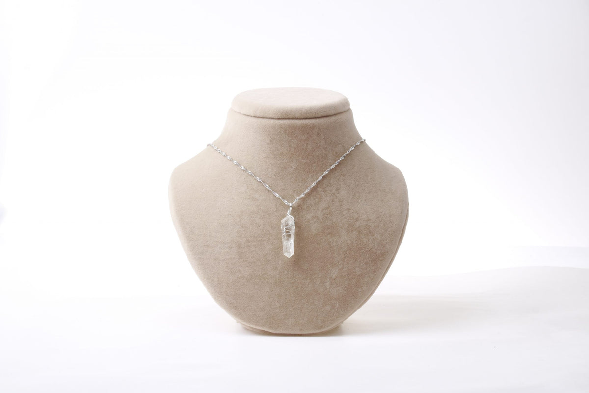 Kristal Kuvars Doğal Taş Kolye Ucu 3x1 cm, Gümüş Zincir