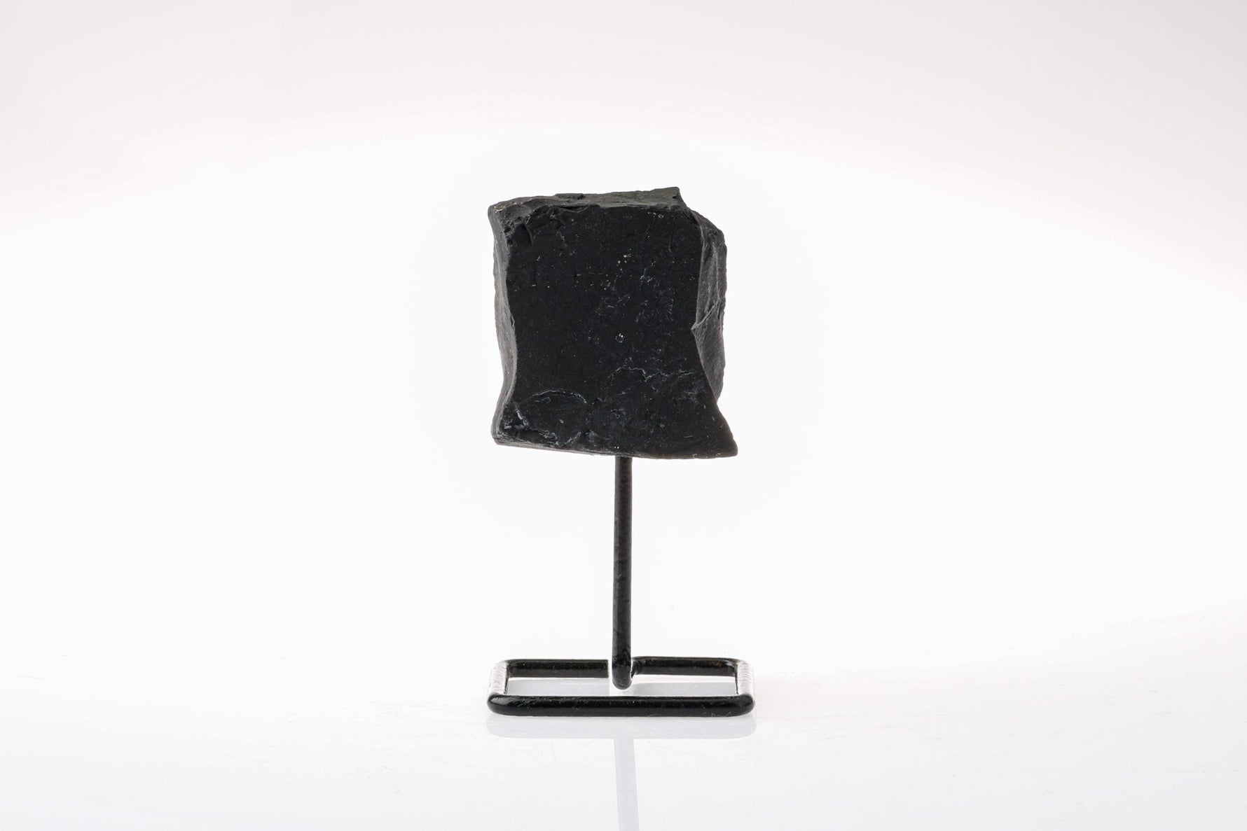 Şungit Ayaklı Ham Kütle Taş (7-10cm Yükseklik)