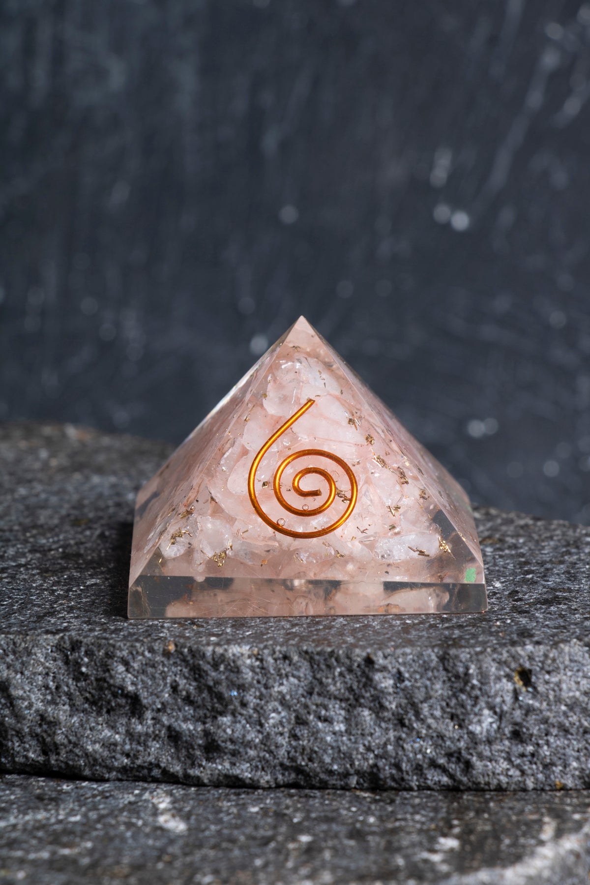 Sertifikalı Pembe kuvars Piramit