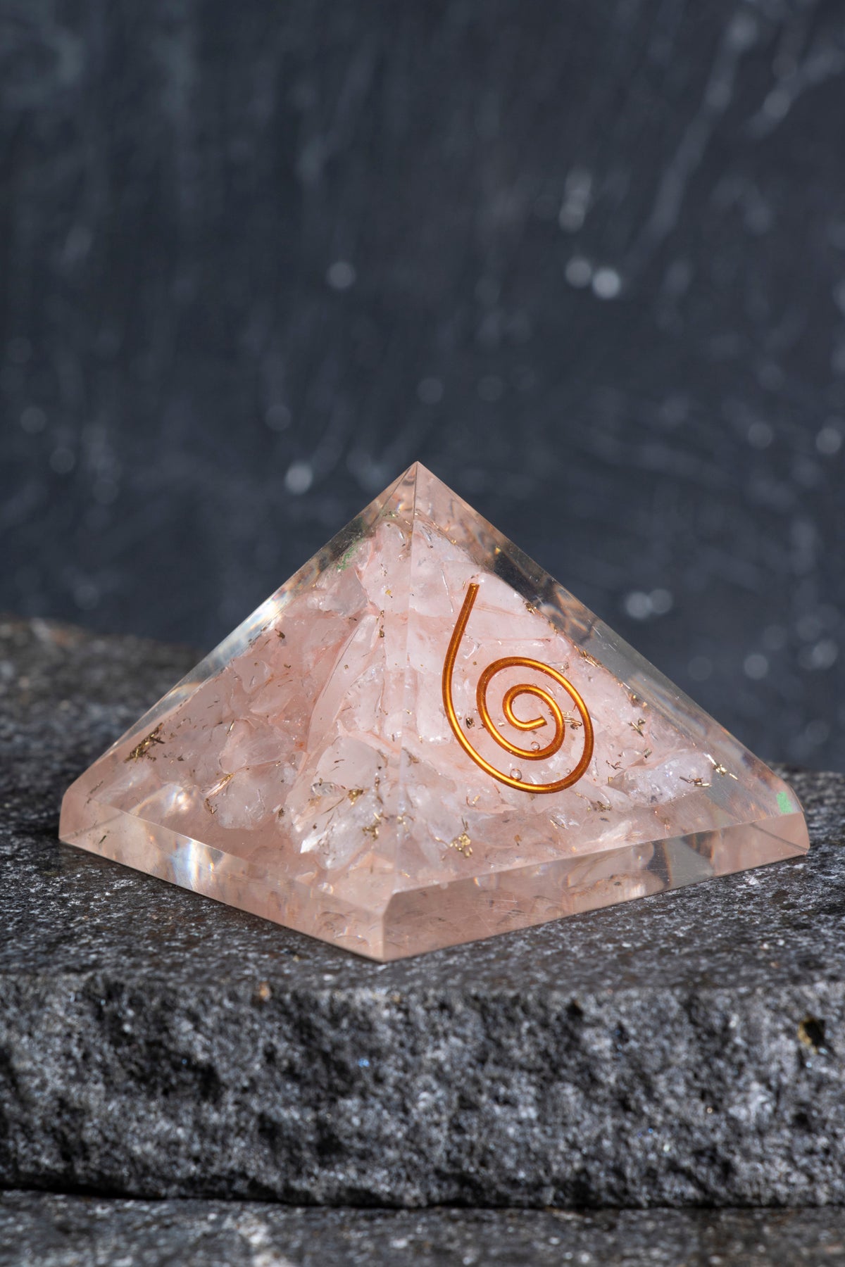 Sertifikalı Pembe kuvars Piramit