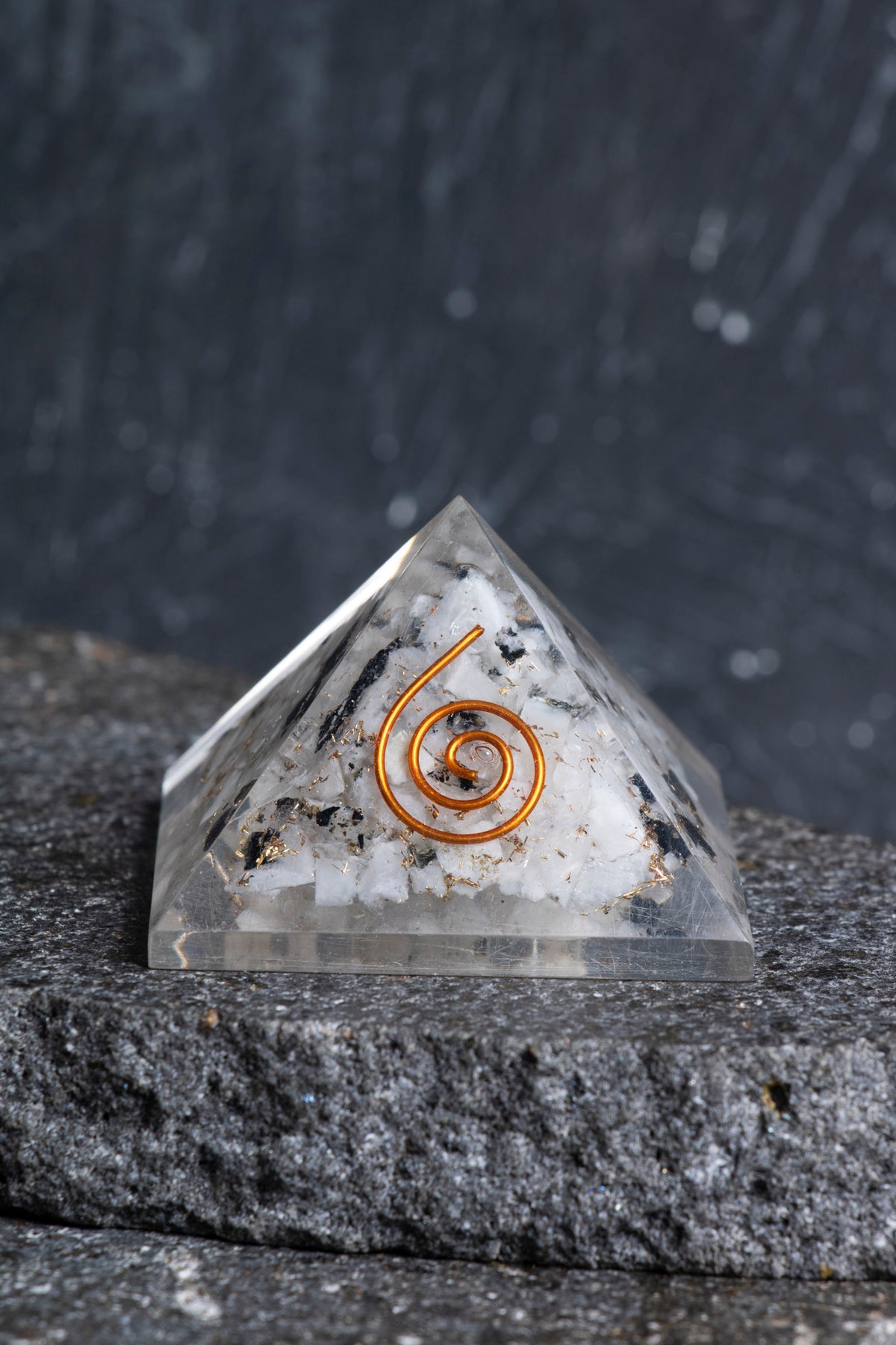 Sertifikalı Ay Taşı Piramit