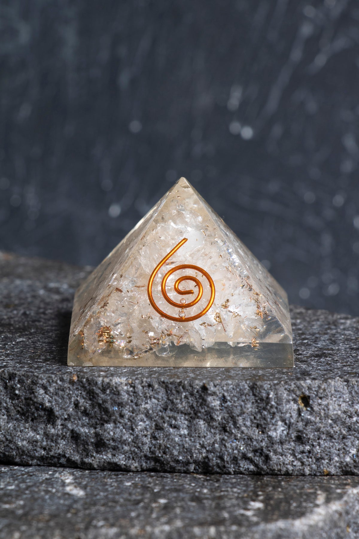 Sertifikalı Kristal Kuvars Piramit