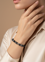 Orijinal & Sertifikalı Unisex Denge Huzur Pozitif Enerji Karlı Obsidyen Doğal Taş Bileklik - model çekimi 1